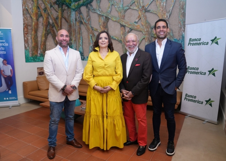 Irving Alberti,Valentina Ada Fernández, Jochy Santos y Albert Mena