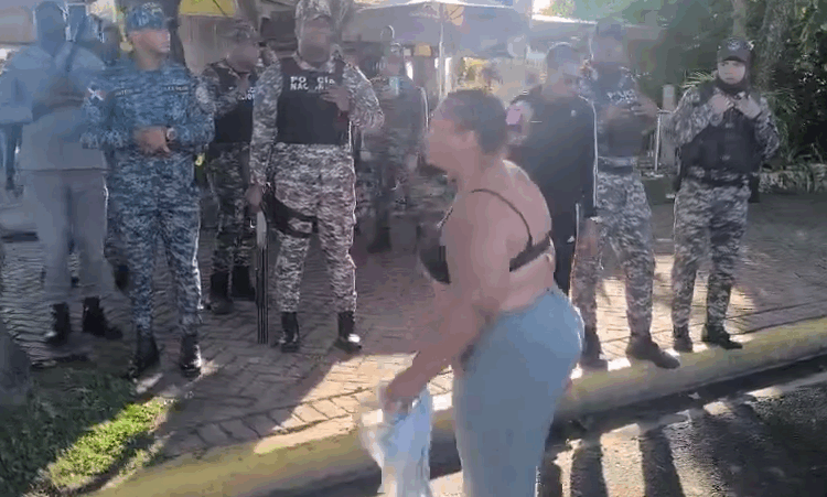 Desalojan casetas en el malecón de Puerto Plata