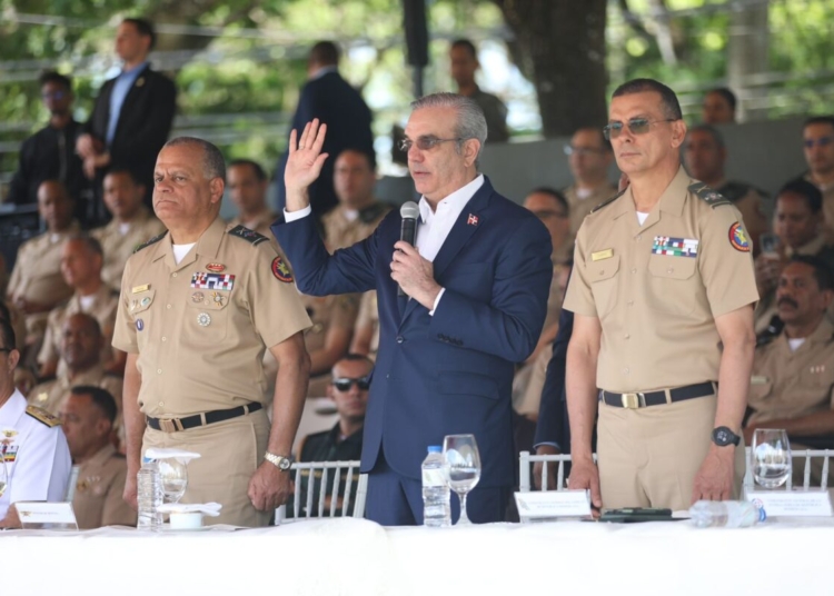 Abinader encabeza graduación de 820 nuevos soldados del ejército