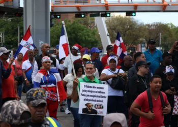 Dominicanos marchan al palacio nacional en rechazo a la migración irregular