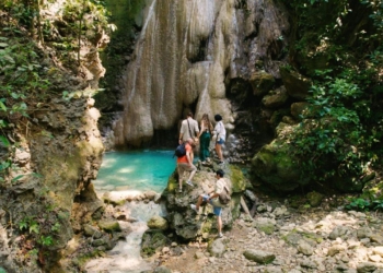 Descubriendo la colombia oculta: la renovación de unas pistas aéreas son la primera parada a una transformación turística