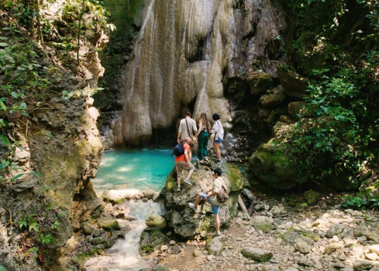 Descubriendo la colombia oculta: la renovación de unas pistas aéreas son la primera parada a una transformación turística