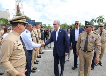 Abinader entrega 58 vehículos para operativos migratorios