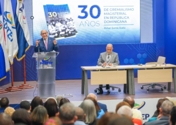 Lanzan diplomado que beneficiará a 43 mil docentes en todo el país