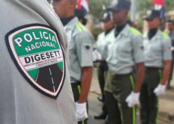 Confrontación entre agente de la digesett y motorista en moca