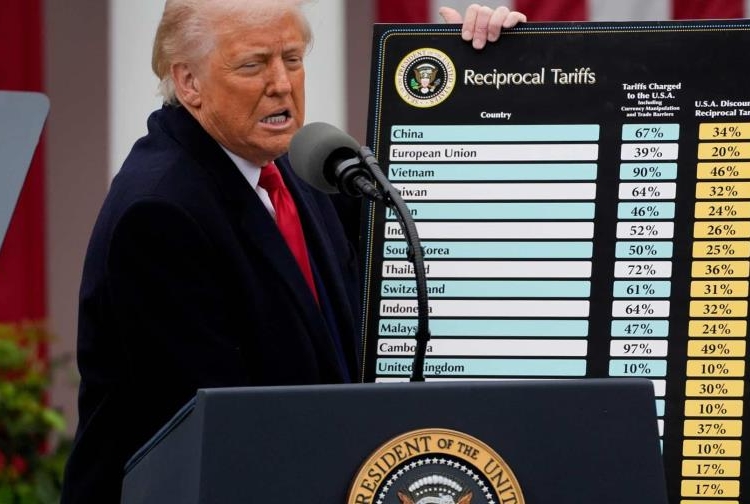 La mayoría de los aranceles de Trump entraron en vigencia este sábado. (EFE)