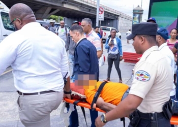 Un hombre queda atrapado entre el andén y un vagón del metro de sd