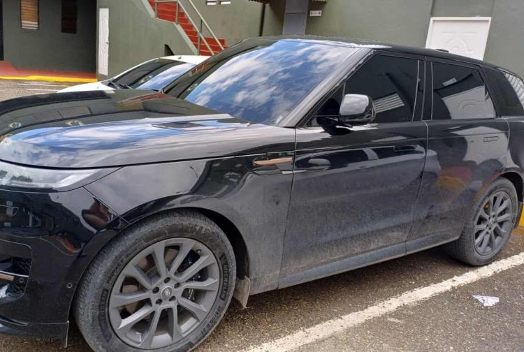 Autoridades dominicanas investigan el uso de vehículos de alto costo, muchos alquilados en rent a car