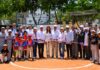 1. El presidente ejecutivo Banreservas, Samuel Pereyra, corta la cinta inaugural del remozado Play Municipal Liga Los Restaurados. Le acompaña el ministro de Deportes, Kelvin Cruz; la alcaldesa del Distrito Nacional, Carolina Mejía; diputados, regidores, ejecutivos de la entidad financiera, deportistas y comunitarios.