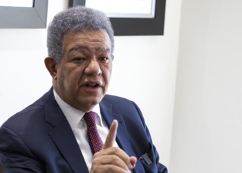 El expresidente leonel fernández acudirá a reunión con abinader sobre la crisis haitiana.