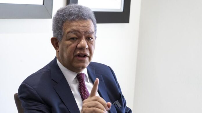 El expresidente Leonel Fernández acudirá a reunión con Abinader sobre la crisis haitiana.