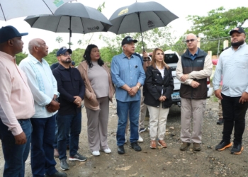 Igor rodríguez durán supervisa daños por lluvias en la comunidad de saballo junto a autoridades nacionales y locales