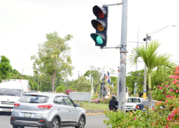 Intrant instala semáforo en intersección fernández domínguez con ecológica tras pedido comunitario