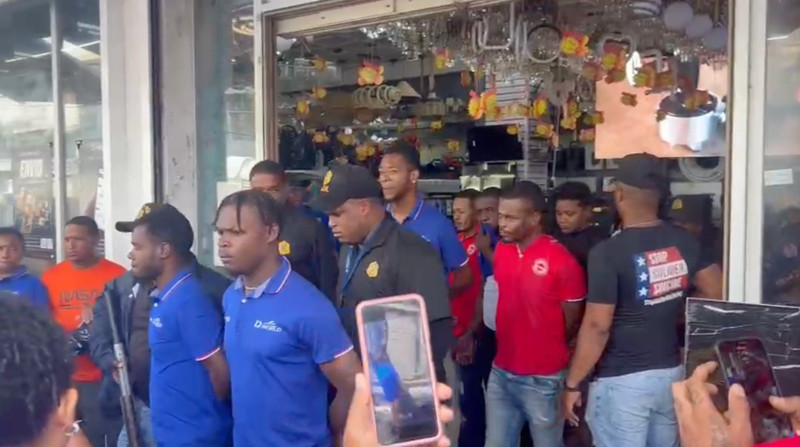Migración detiene a 92 haitianos en operativos a comercios de sd