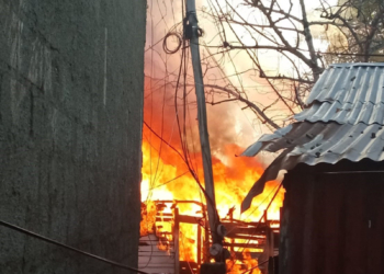 Restos de una vivienda incendiada en gaspar hernández