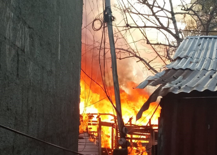 Restos de una vivienda incendiada en gaspar hernández