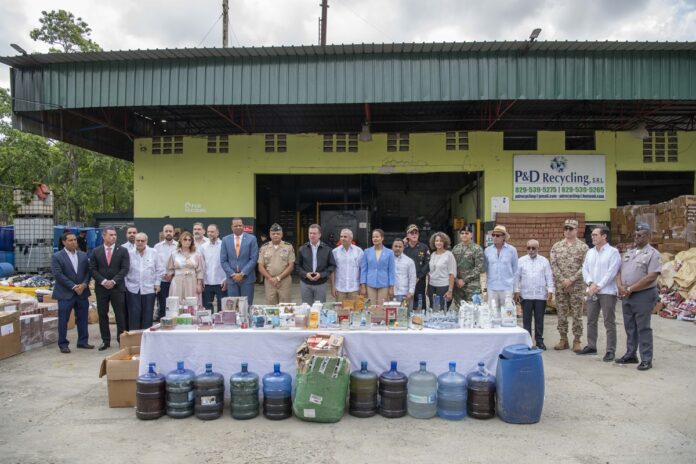 Incineración de productos ilícitos en República Dominicana, con autoridades presentes