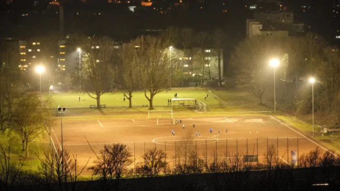 AtaRDecer | Donde el día termina, la noticia comienza - Falsos policías matan a cuatro personas en un campo de fútbol en Brasil