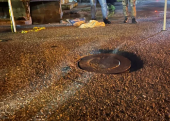 Encuentran con vida niña succionada por alcantarilla en san cristóbal