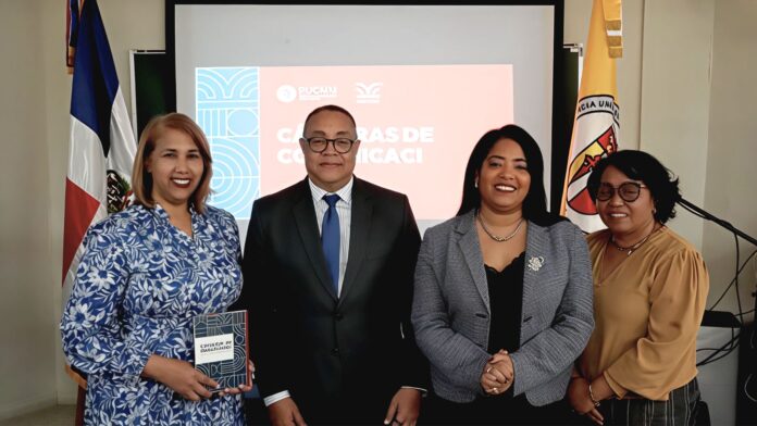 Lanzamiento del libro 'Cátedras de Comunicación' de Mediáticos en la Escuela de Comunicación de la PUCMM.