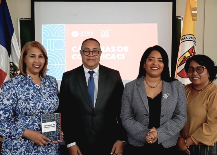 Lanzamiento del libro 'Cátedras de Comunicación' de Mediáticos en la Escuela de Comunicación de la PUCMM.
