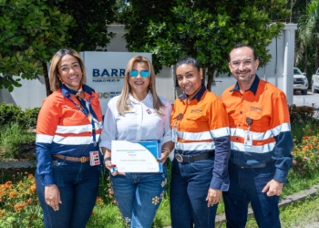 Barrick pueblo viejo reconoce la gestión social de empresas contratistas