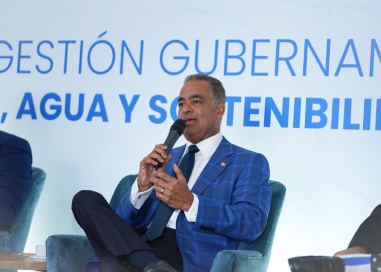 Ministro joel santos hablando sobre seguridad energética y plan meta 2036