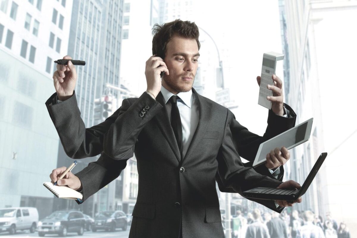 El mito del 'multitasking': por qué hacer varias cosas a la vez reduce tu productividad y daña tu salud mental