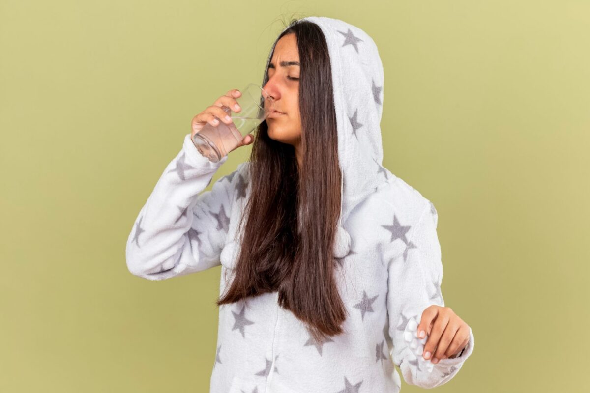 ¡El secreto de Japón! Un vaso de agua al despertar transforma tu energía y salud 1 La milenaria costumbre japonesa de hidratarse al levantarse impacta directamente en tu energía, digestión, claridad mental y hasta en la salud de tu piel.