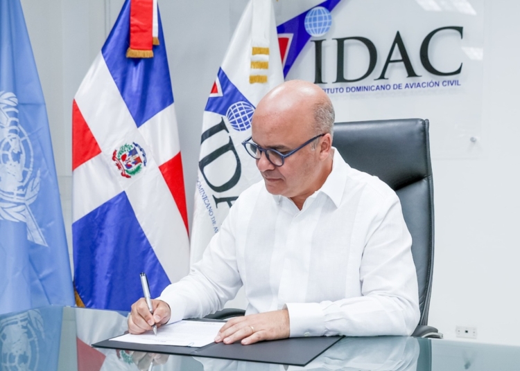 Igor Rodríguez Durán, director general del IDAC, explicando el PEI 2025-2028 con enfoque