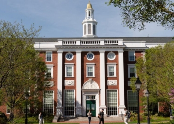 Trump prohíbe a harvard matricular estudiantes extranjeros