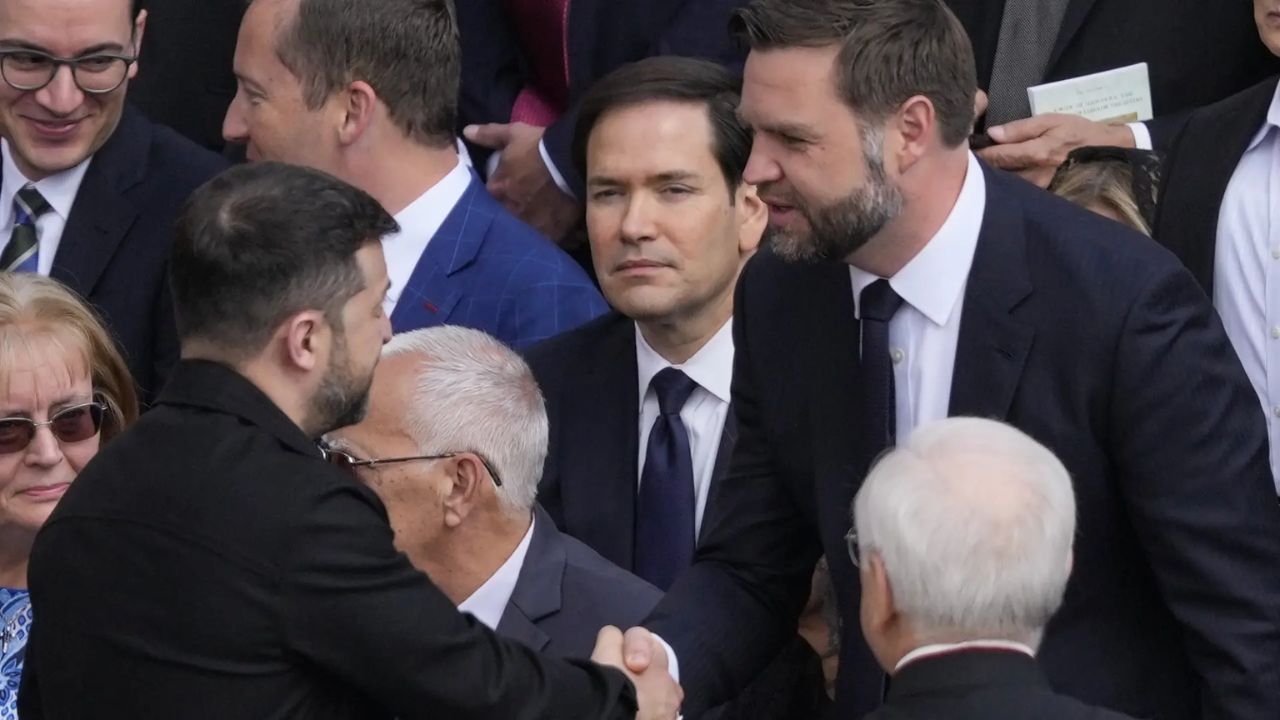 Vance se reúne con zelenski en roma tras la misa de inicio del papado de león xiv