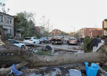 Tornados dejan al menos 16 muertos y devastación en missouri y kentucky
