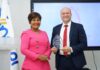 Iglesia recibe reconocimiento