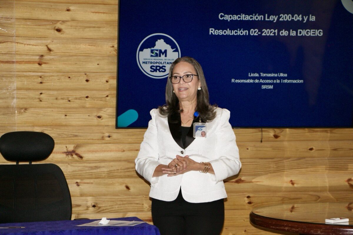 Sensibilizan a colaboradores de hospitales SRSM sobre Sistema Nacional de Atención Ciudadana 3-1-1 1 Lic. Tomasina Ulloa