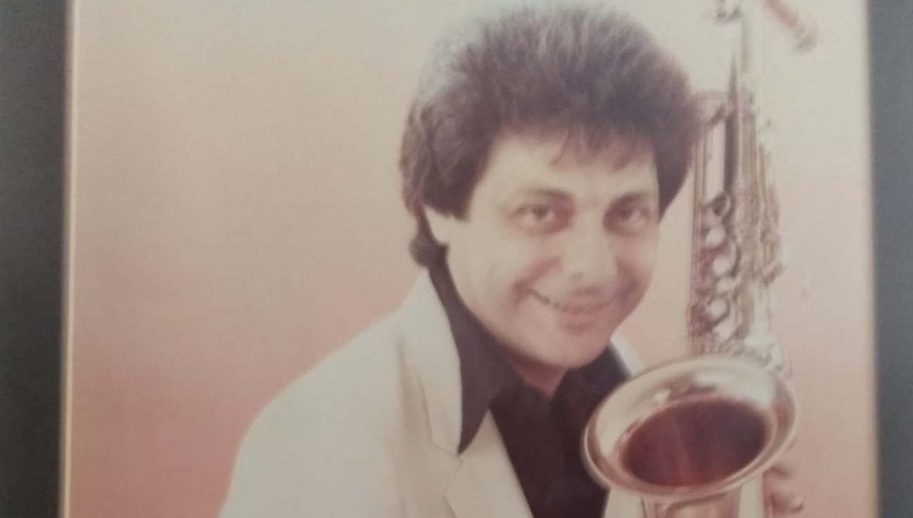 Luis Conny Una discografía de oro que marcó generaciones