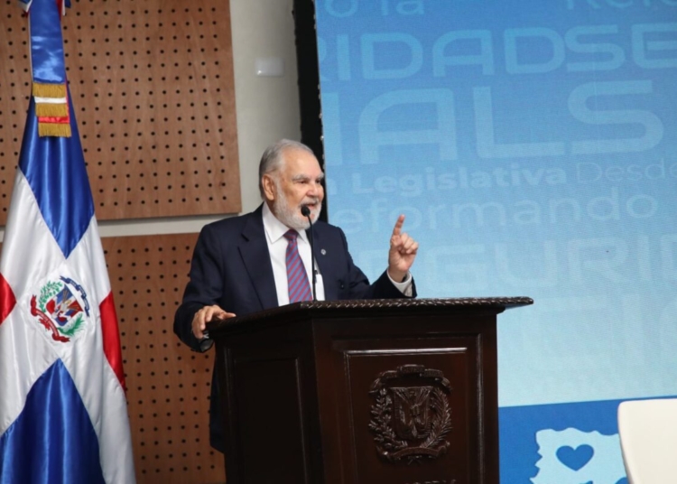 Miguel Ceara Hatton, superintendente de Salud y Riesgos Laborales