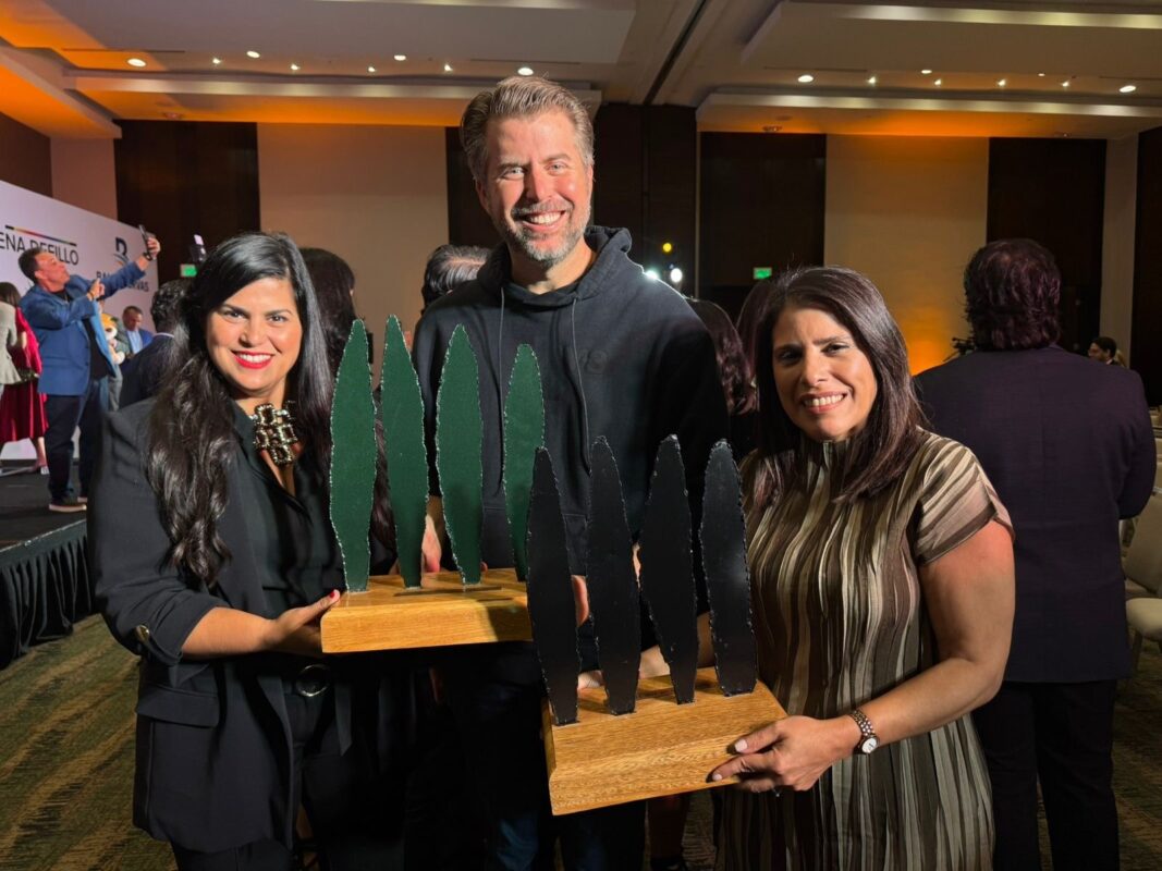 Asociación Cibao recibe premio “Marketer of the Year 2025” otorgado por Cannes Lions RD 1 Paola Fabián, Juan Fabián y Ninoska Suárez reciben reconocimiento