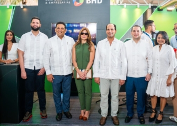 Pedro avila, ariel pérez, paola rainieri, frank rainieri, andrés abbott y carmen gonzález