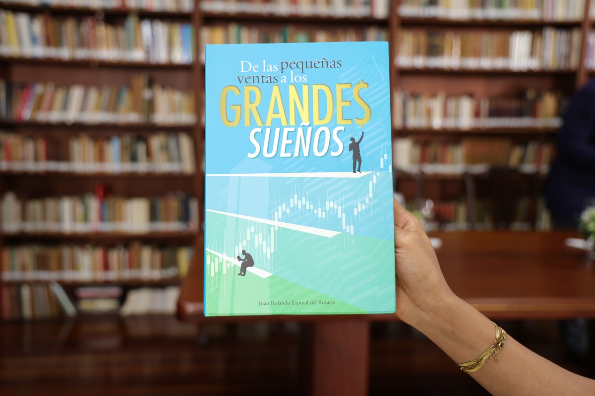 Presentan libro que recoge historias de emprendimiento dominicano 1 Portada del libro _De las pequeñas Ventas a los Grandes Sueños_