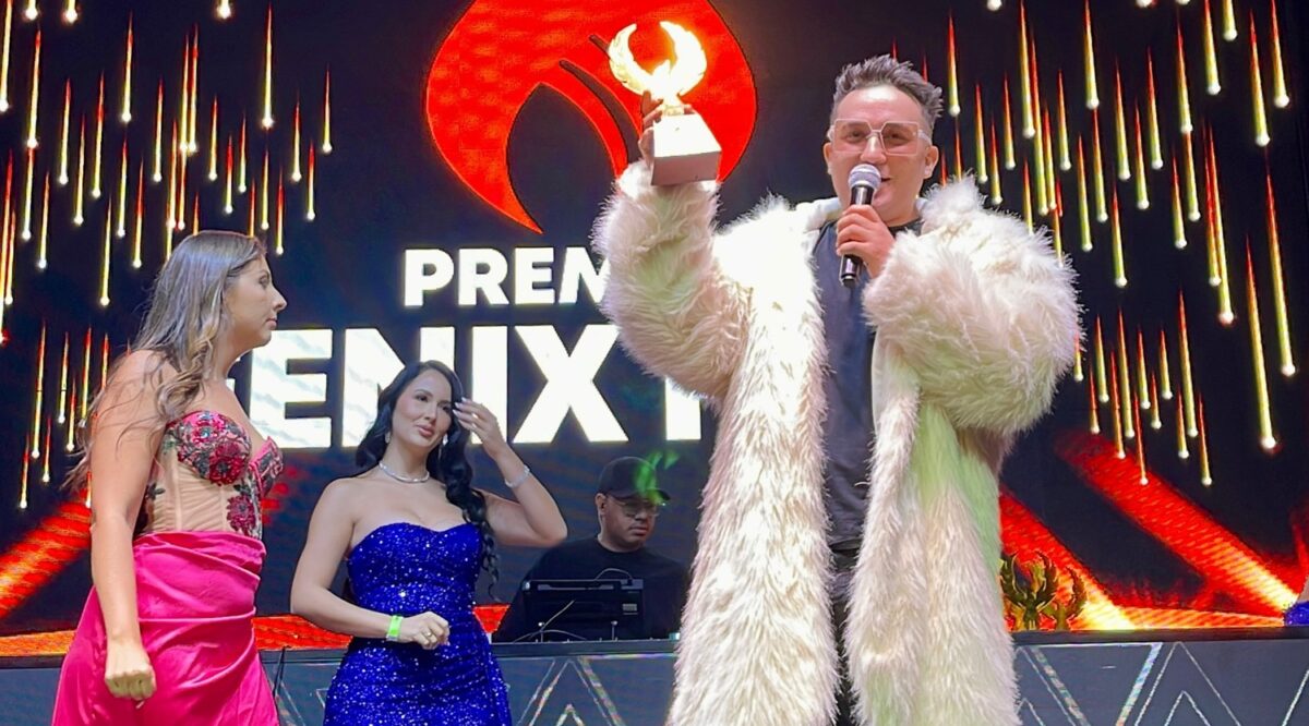 Stiven Saxo DJ gana el premio a Mejor DJ 2025 en los Premios Fénix Reconocido por su fusión de Tech House Latino y saxofón en vivo