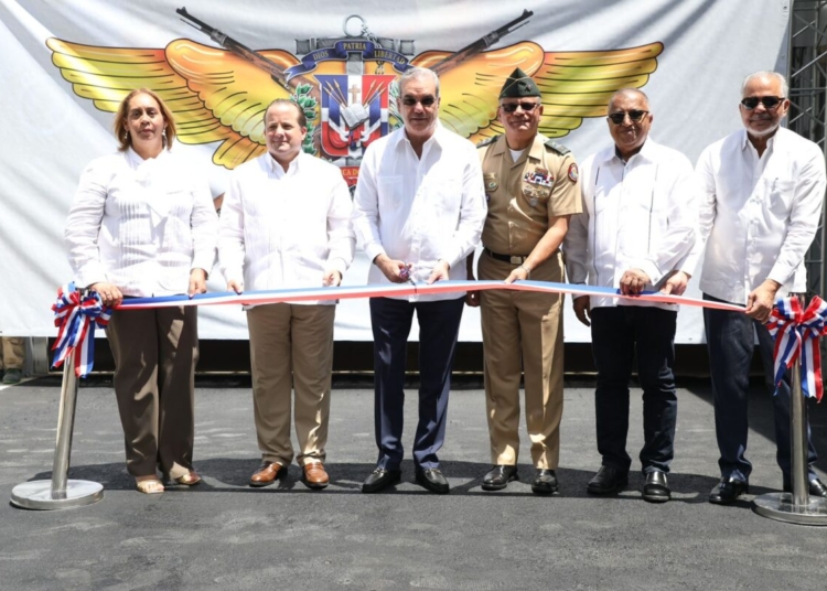 Abinader inaugura primera fase de la planta de ensamblaje de vehículos en san cristóbal