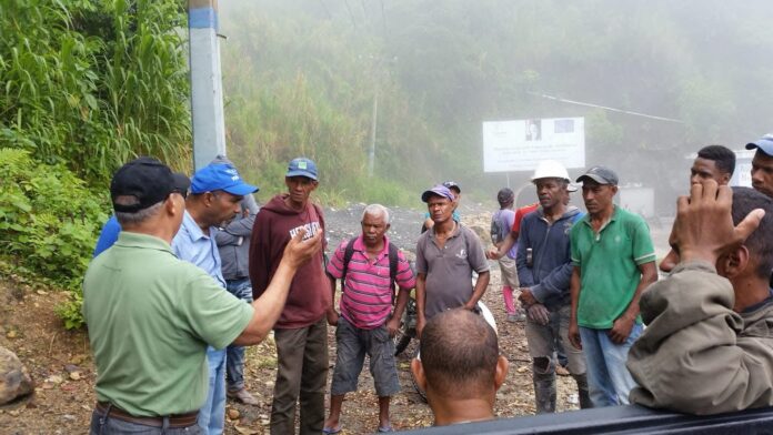 AtaRDecer | Donde el día termina, la noticia comienza - Edesur y cooperativas de Larimar acuerdan restablecimiento del servicio eléctrico en zona minera de Barahona