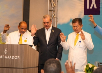 Abinader llama a la unidad nacional y destaca el poder de la oración