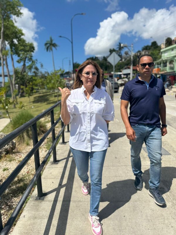 Carolina Mejía recorre zonas vulnerables por lluvias 1