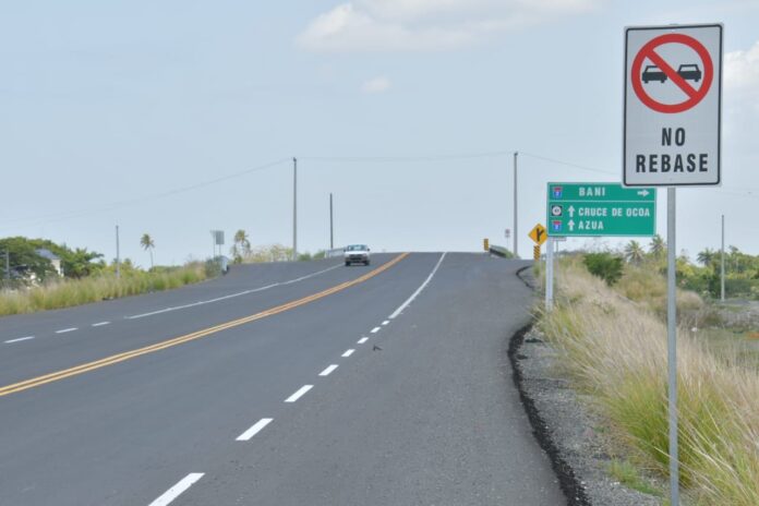 Paso provisional en Circunvalación de Baní por feriado