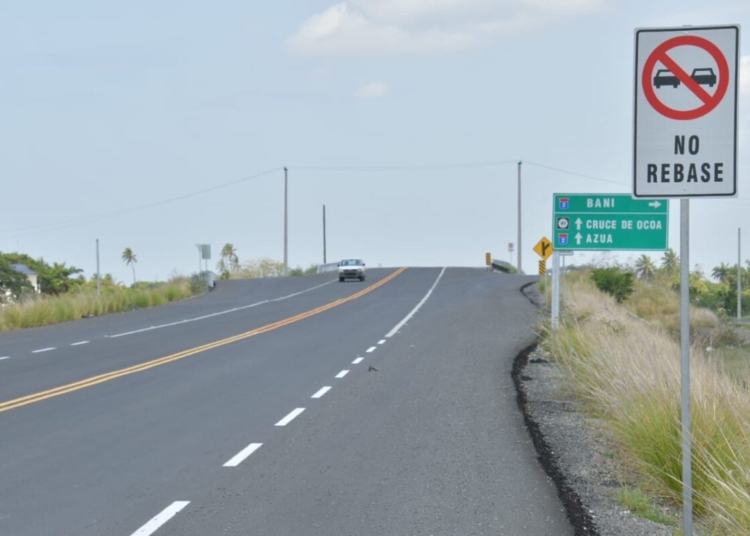 Paso provisional en Circunvalación de Baní por feriado