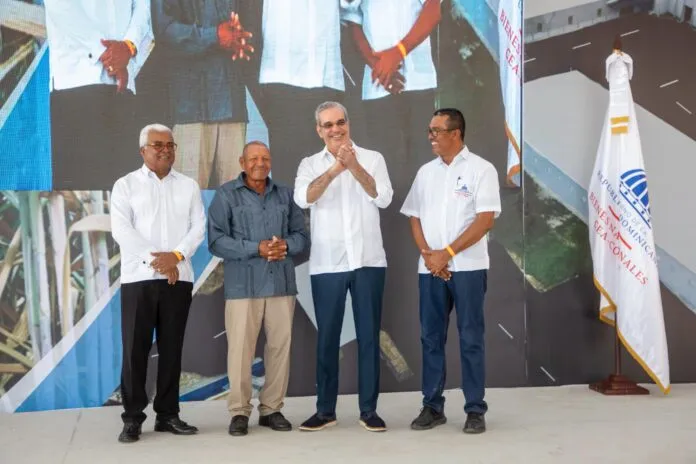 Presidente Luis Abinader conmemorando el Día del Colono Azucarero e inaugurando carretera en SPM