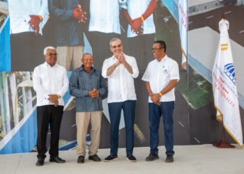 Presidente luis abinader conmemorando el día del colono azucarero e inaugurando carretera en spm
