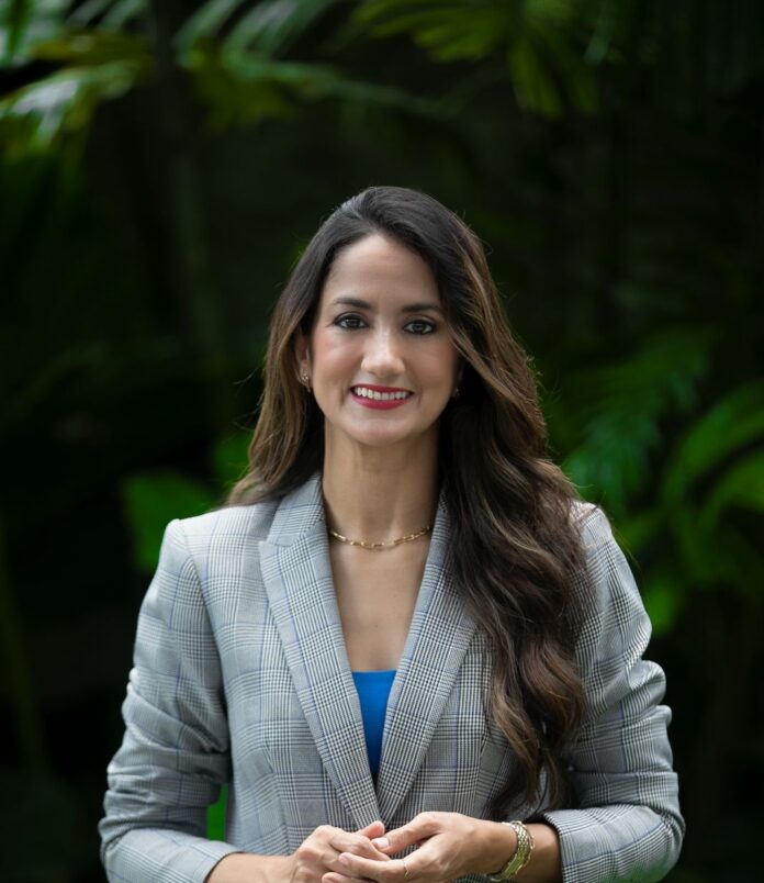 Crystal Fiallo, nueva Directora Ejecutiva de ANJE, en un entorno profesional